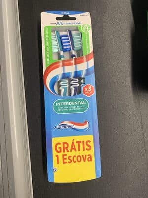Escova de Dentes Interdental Aquafresh 2+1 Grátis