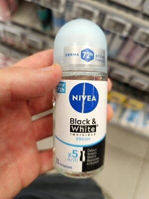 Desodorizante Roll-on Invisible for Black & White Active Nivea