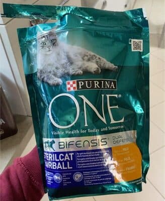 Ração para Gato Purina ONE Esterilizado e Bolas Pêlo com Frango